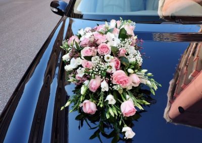 ροζ τριανταφυλα λυσιανθος για κατασκευη σε νυφικό αμάξι