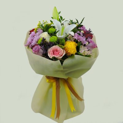 μπουκέτο με χρωματιστα λουλούδια