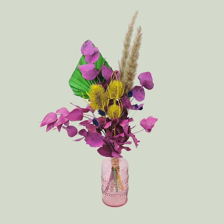 Βάζο με αποξηραμένα λουλουδια